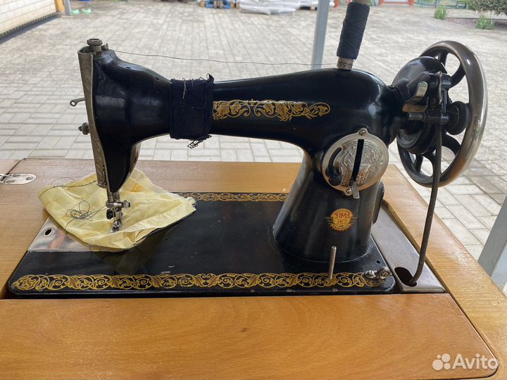 Швейная машинка в рабочем сострянии