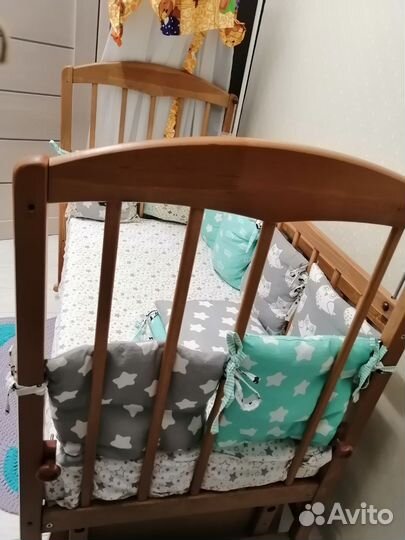 Детская кроватка с поперечным маятником
