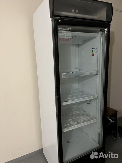 Холодильный шкаф витрина