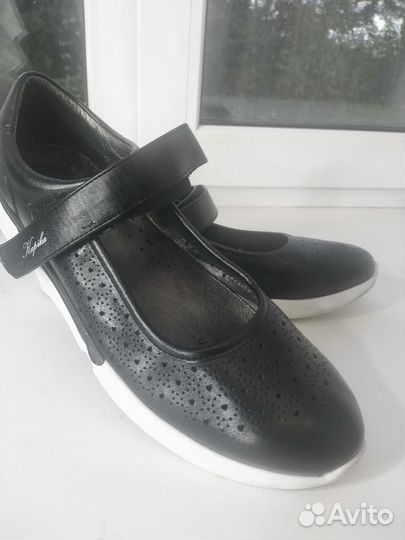 Школьные туфли