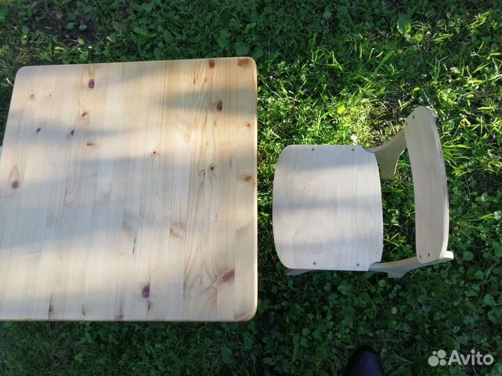 Детский стол и 2 стула