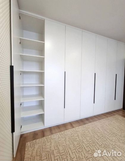 Шкаф под потолок