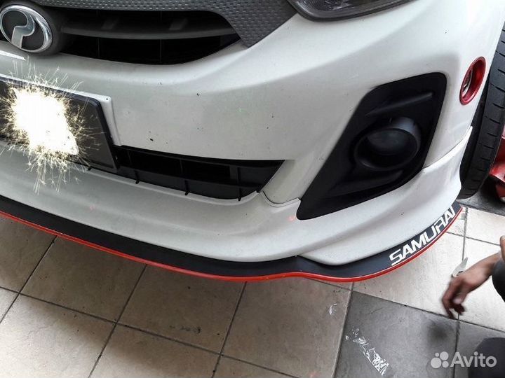 Губа бампера резиновая черно красная