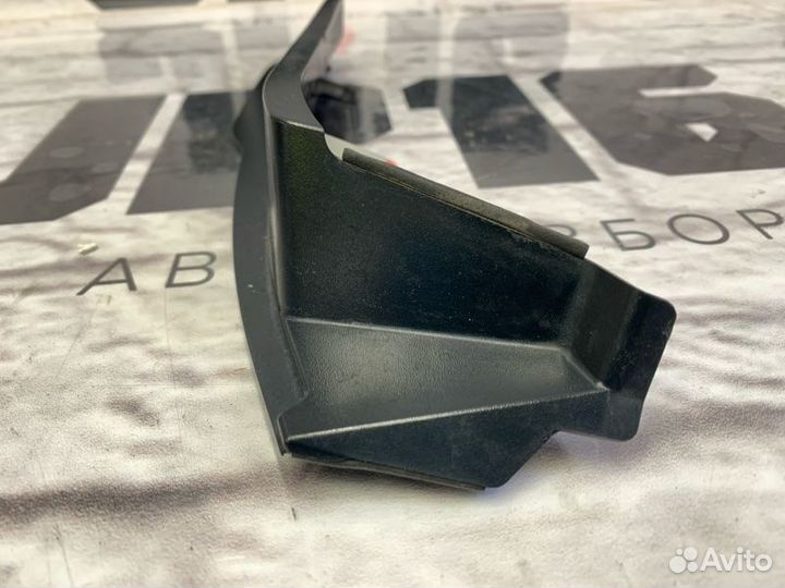 Накладка на стоп-сигнал задняя правая Infiniti M35