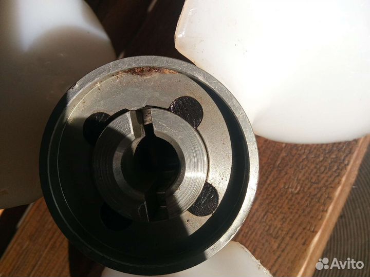 Винт для катера