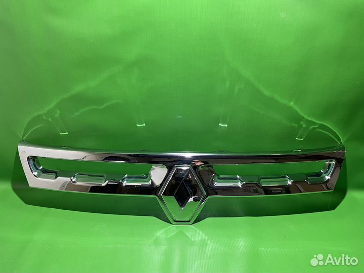 Накладка решетки радиатора Renault Duster