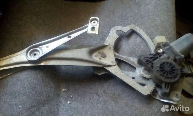 Стеклоподъемник передний левый Mercedes-Benz W208