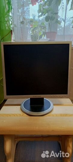 Монитор Samsung suncMaster 740n