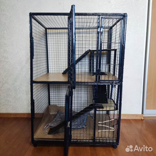 Огромная клетка для животных