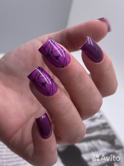 Модель на маникюр