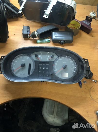 Комбинация приборов Renault Symbol АКПП