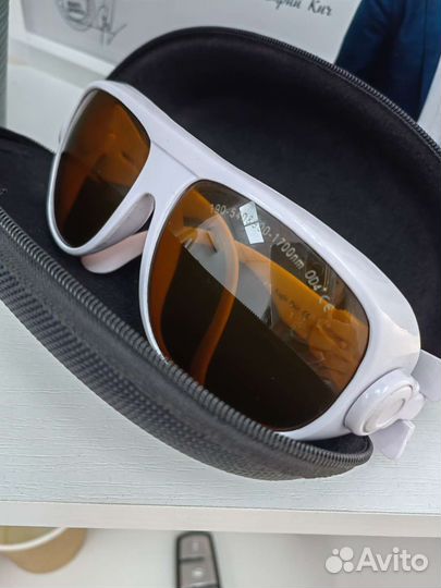 Защитные очки при работе с лазером