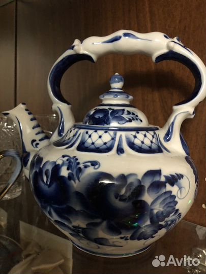 Гжель Ваза на ножке Неман Зеленое стекло