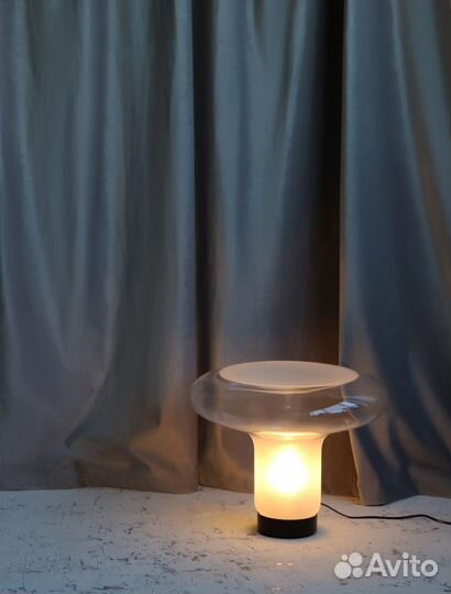 Настольная лампа Artemide