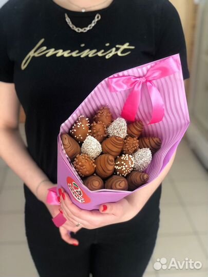 Съедобный букет из клубники