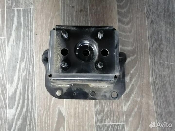 Кронштейн усилителя пер. бампера правый Теана J32