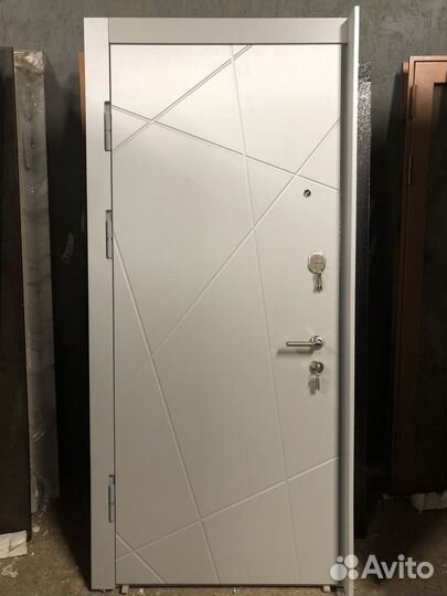 Дверь входная в квартиру
