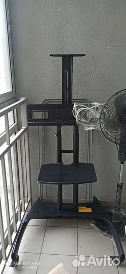 Кронштейн на колёсах под тв