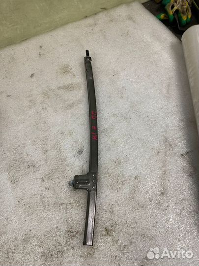 Задняя направляющая передней правой двери Hilux8