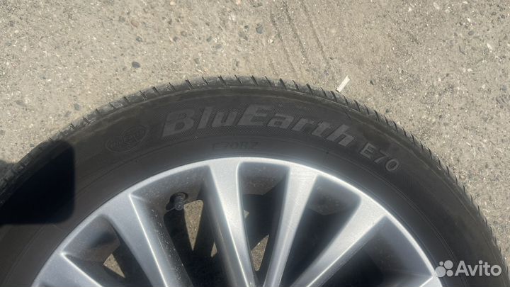 Yokohama BluEarth E70 215/55 R17 94V