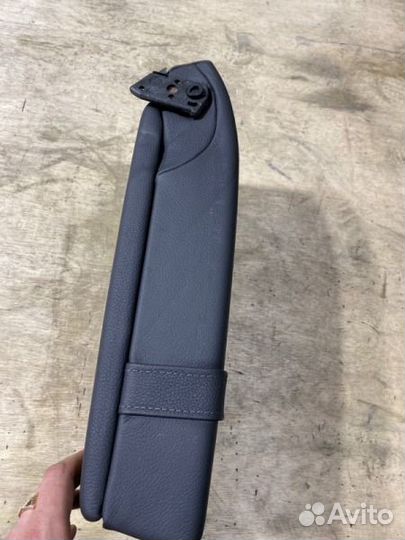 Подлокотник задний Mercedes-Benz E-Class W211