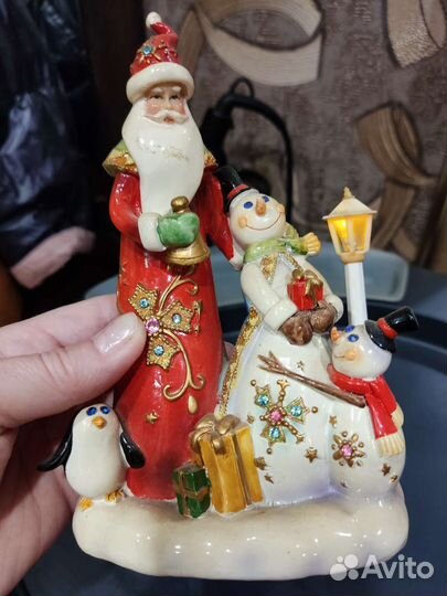 Статуэтки и пепельницы