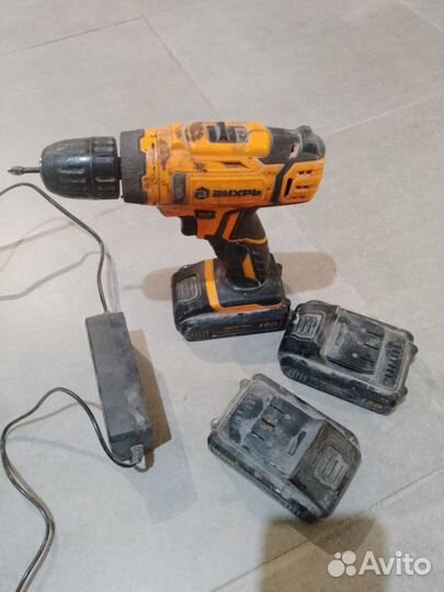 Шуруповерт аккумуляторный