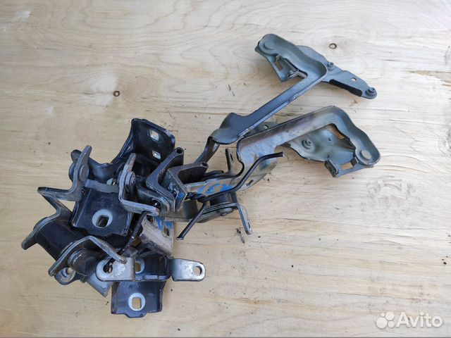 Петли дверей капота на Opel Meriva B