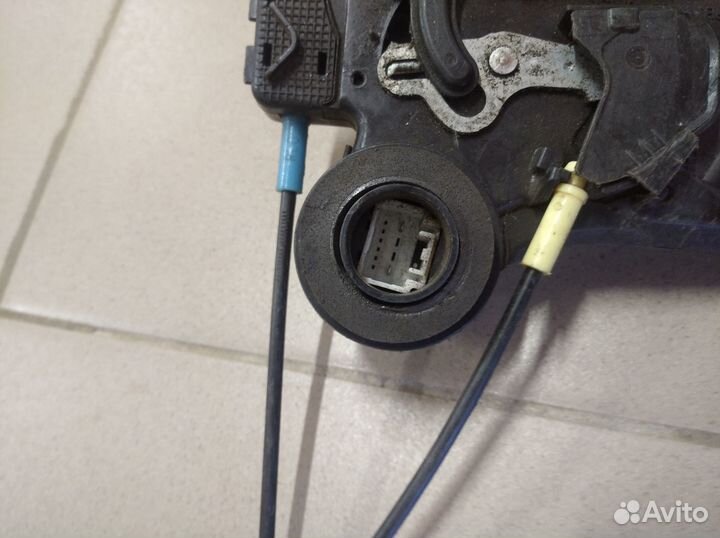 Замок двери задней левой Suzuki Grand Vitara