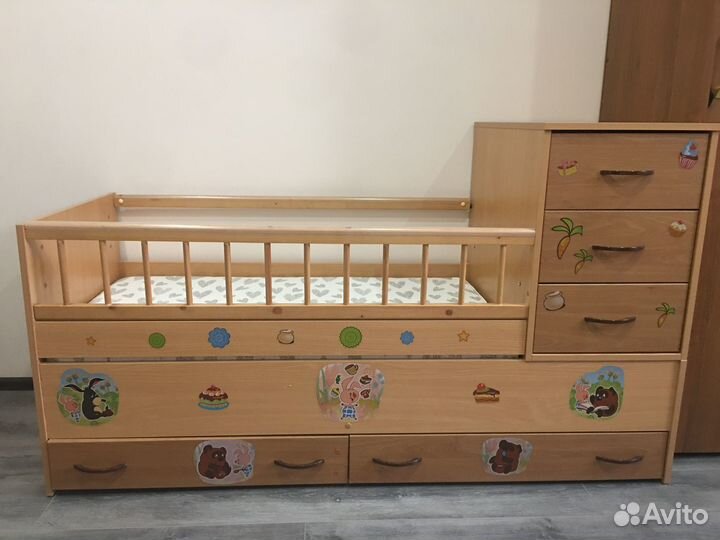 Детская кроватка с ящиками