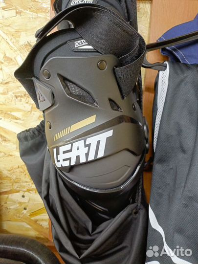 Наколенники leatt dual axis