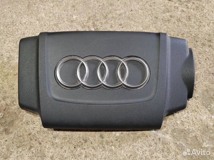 Декоративная крышка двигателя Audi Q5 8R 2010