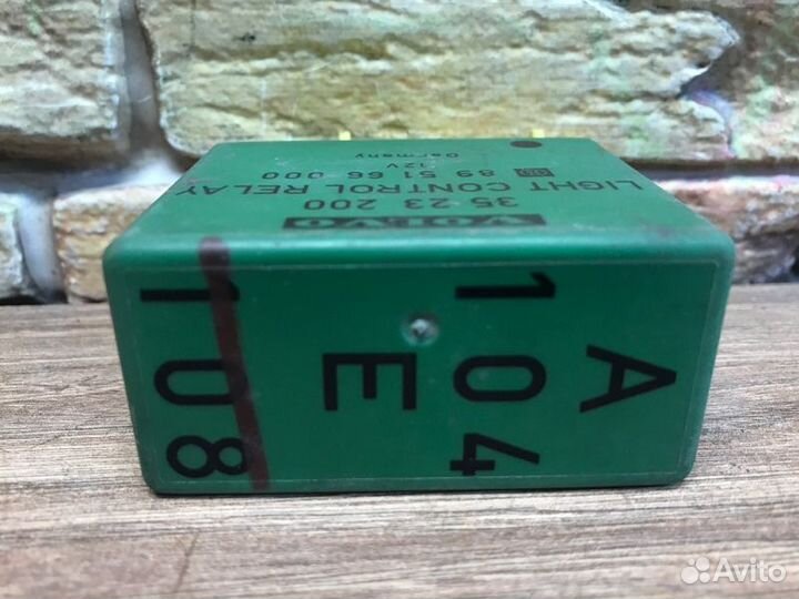 Реле управления светом Volvo 850