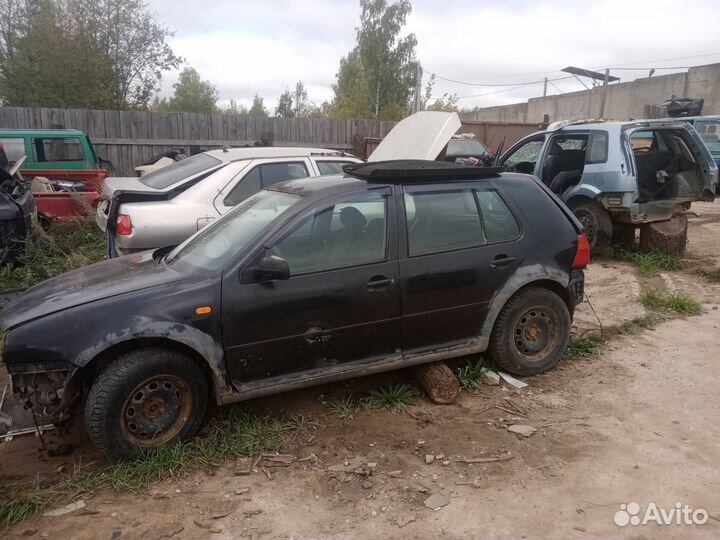 Капот Volkswagen Golf 4