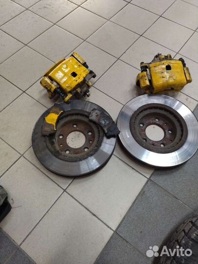 Комплект передних тормозов. Мазда 6 gh