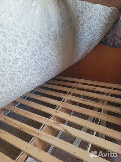 Кровать двухспальная с матрасом 160 200