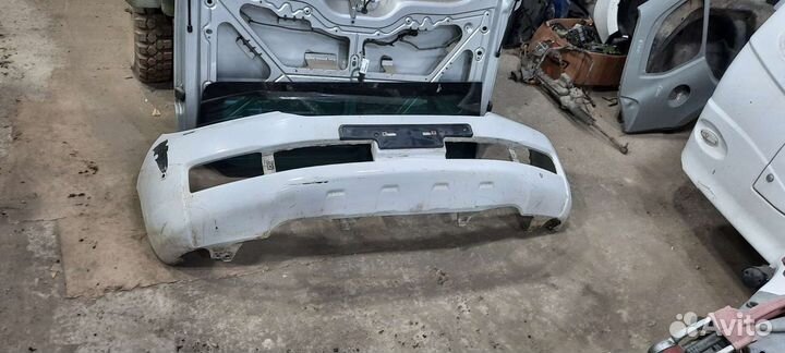 Бампер пер. Toyota Land Cruiser 200/2009