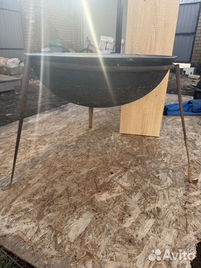 Казан чугунный с ножками