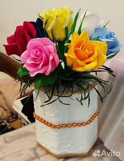 Букет из бумажных цветов в кашпо