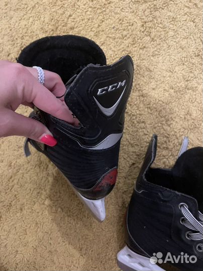 Коньки хоккейные