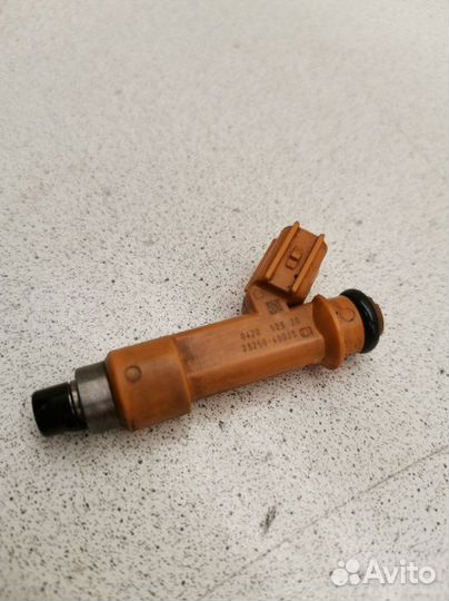 Форсунка топливная Toyota Vitz KSP130 1krfe