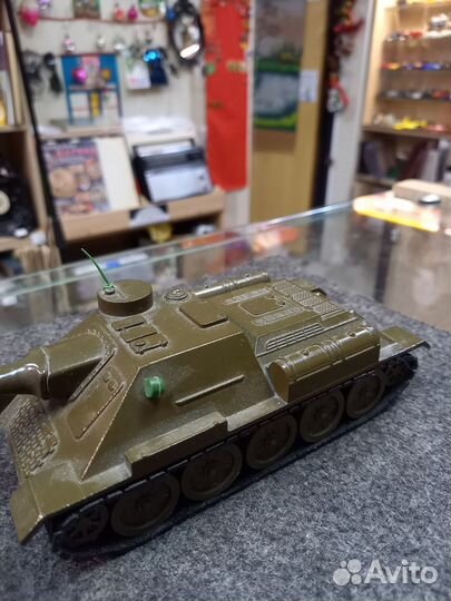 Детская игрушка танк