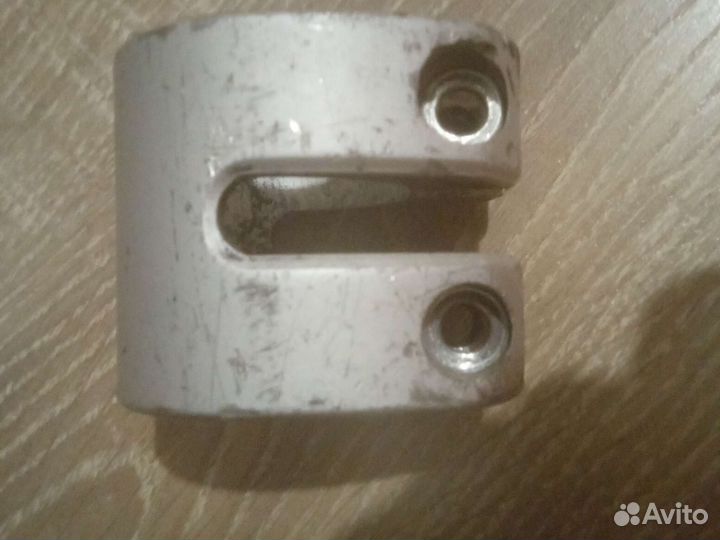 Зажим для трюкового самоката