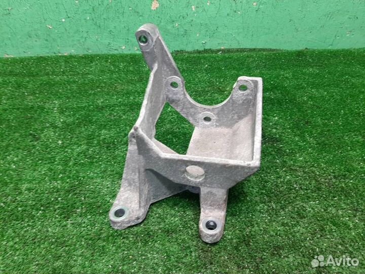 Кронштейн гур Subaru Legacy/ Outback BM/B14 2011