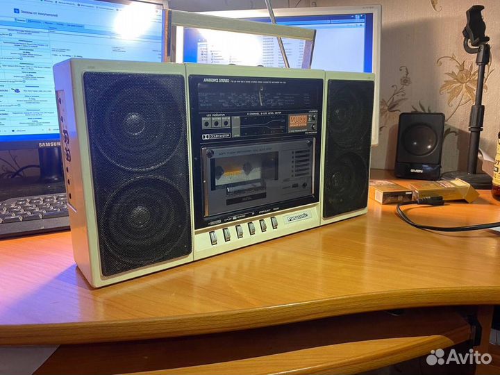 Кассетный магнитофон panasonic из 80х