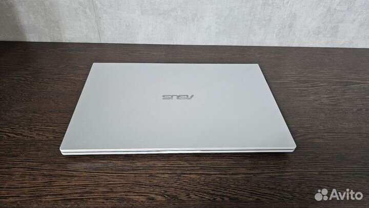 Ноутбук asus core i3/SSD