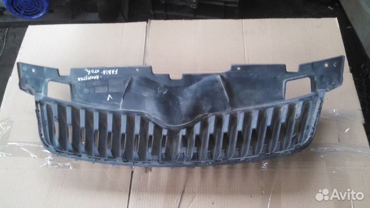 Решетка радиатора Шкода Фабия 2