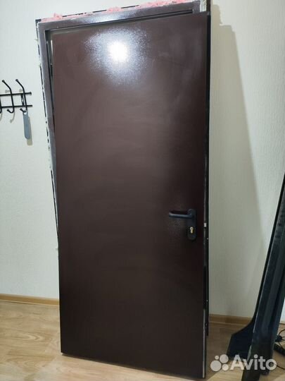 Дверь входная металлическая от застройщика