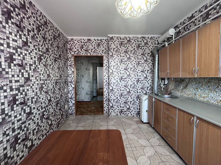 3-к. квартира, 90 м², 1/2 эт.
