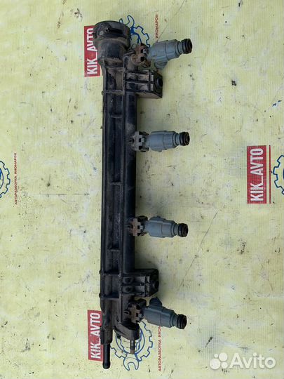 Топливная рампа с форсунками Hyundai Sonata EF